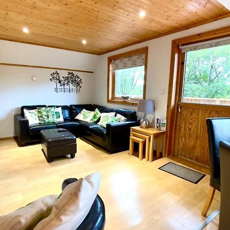 Spacious Primrose Lodge For 6 With Hot Tub At A Spa Resort Chudleigh Екстериор снимка