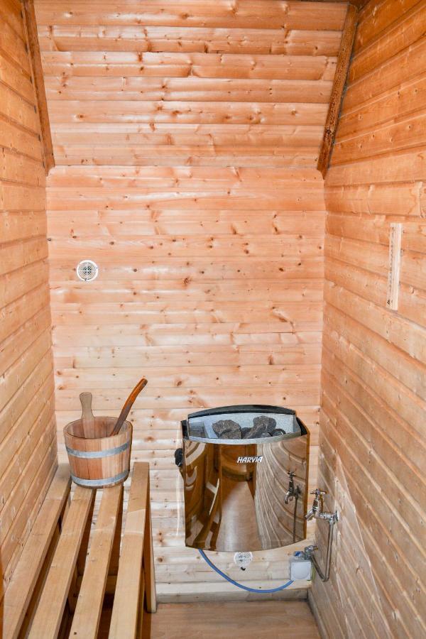 Spacious Primrose Lodge For 6 With Hot Tub At A Spa Resort Chudleigh Екстериор снимка