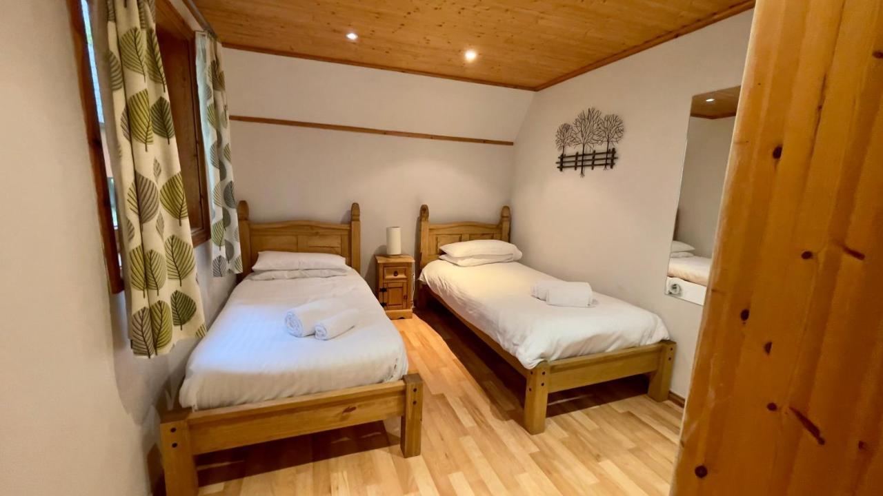 Spacious Primrose Lodge For 6 With Hot Tub At A Spa Resort Chudleigh Екстериор снимка