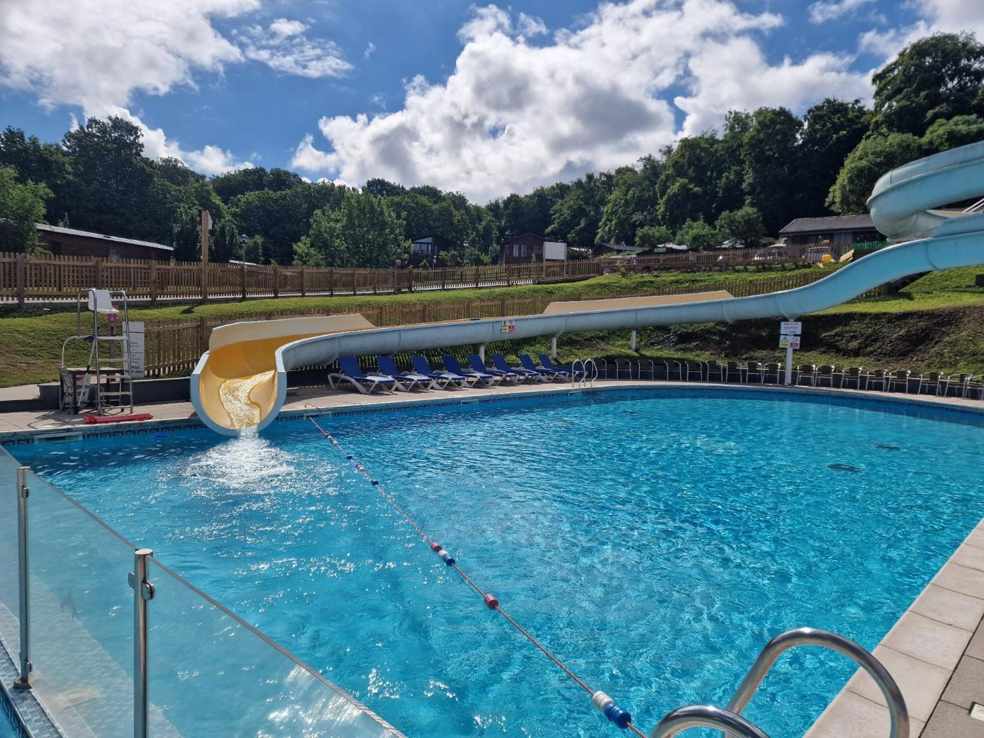 Spacious Primrose Lodge For 6 With Hot Tub At A Spa Resort Chudleigh Екстериор снимка