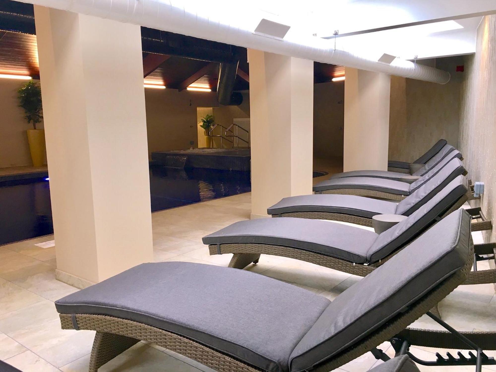 Spacious Primrose Lodge For 6 With Hot Tub At A Spa Resort Chudleigh Екстериор снимка